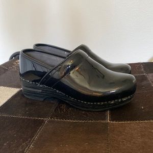 Dansko XP Patent Black 36